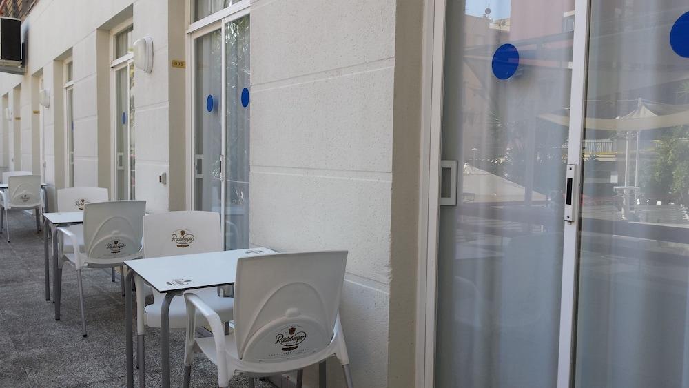 Mar Blau Apartamentos Calella Kültér fotó